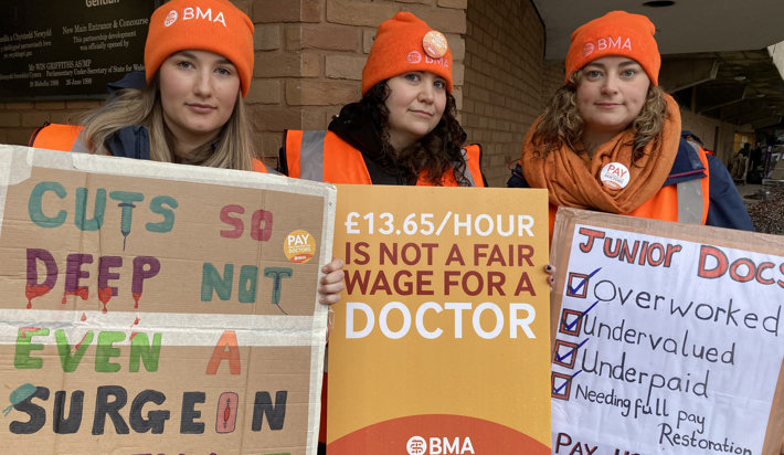 Junior doctors strike for better pay in Wales
