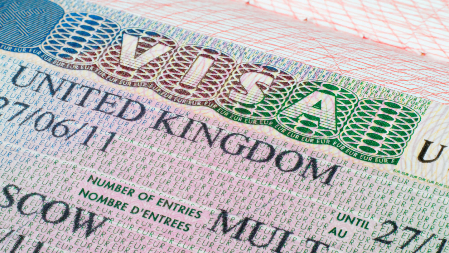Visa costs driving doctors from the NHS, warns BMA