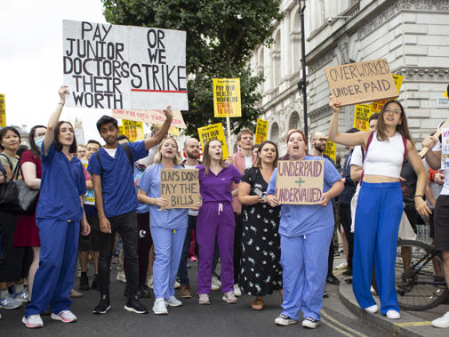 Junior doctor pay protest crowd July 2022