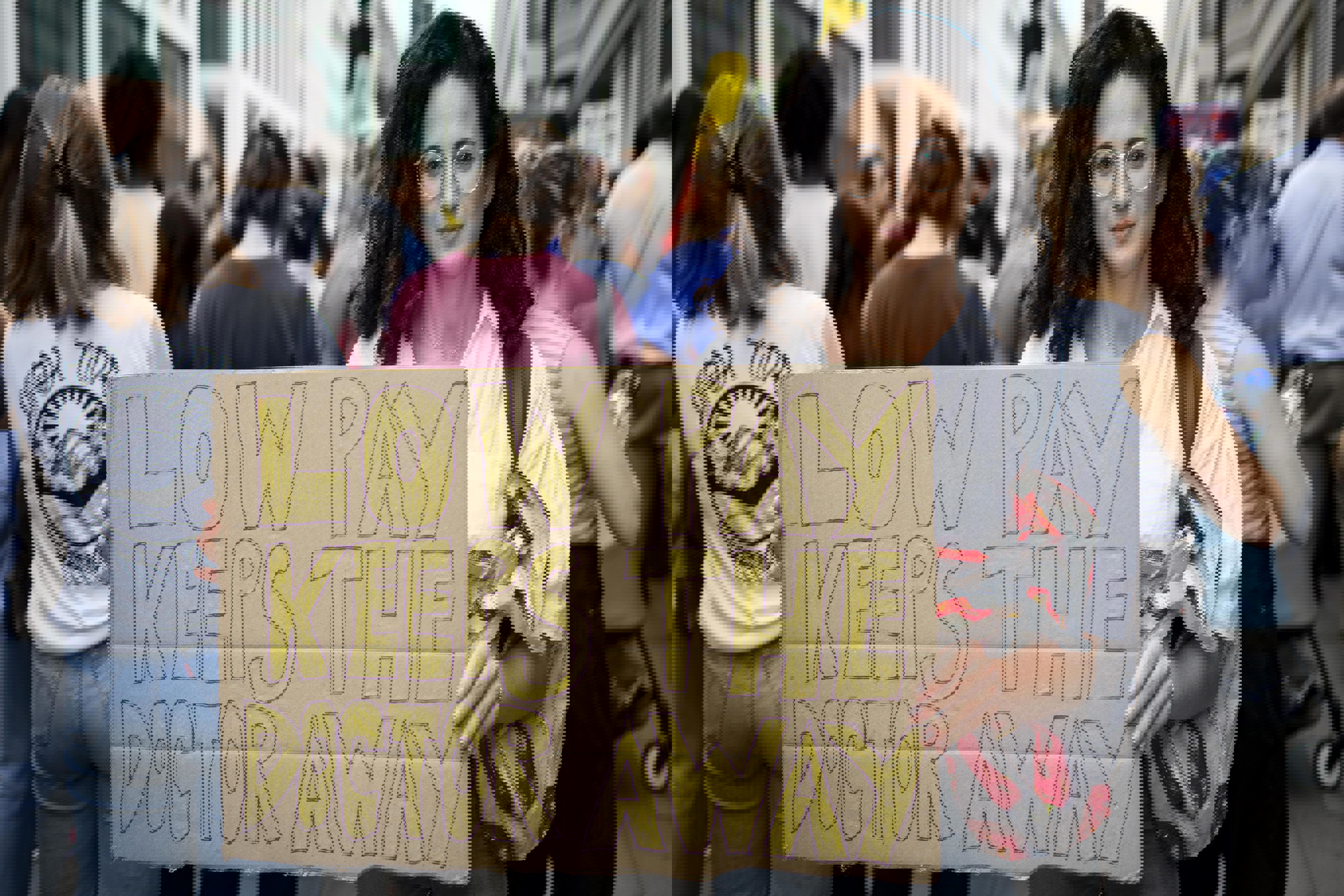 Junior Pay Protest Low Pay Sign 25072022 8 Min